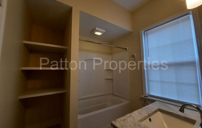 3 beds, 1 bath, 950 sqft, $1,095, Unit 1430