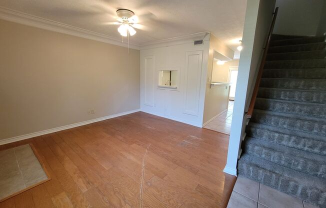 College Station - 2 bed/1.5 bath end unit Woodstock Condo!