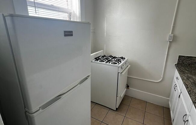 Studio, 1 bath, 380 sqft, $1,225, Unit 412