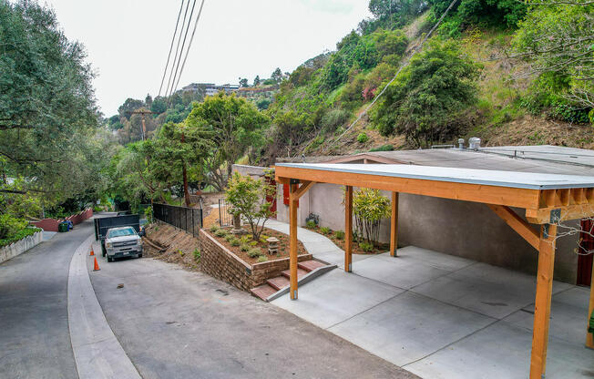 1450 BENEDICT CYN DR
