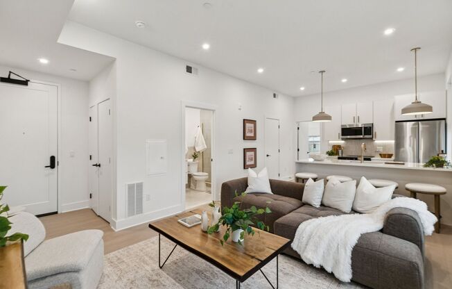 1 bed, 1 bath, 680 sqft, $1,673, Unit 305