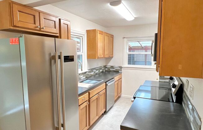 St Johns Single Family Home with Modern Amenities and Fully Fenced Backyard