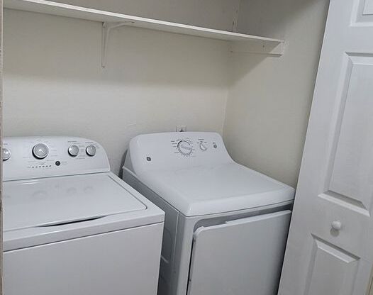 2 beds, 1 bath, 866 sqft, $2,400, Unit 2040