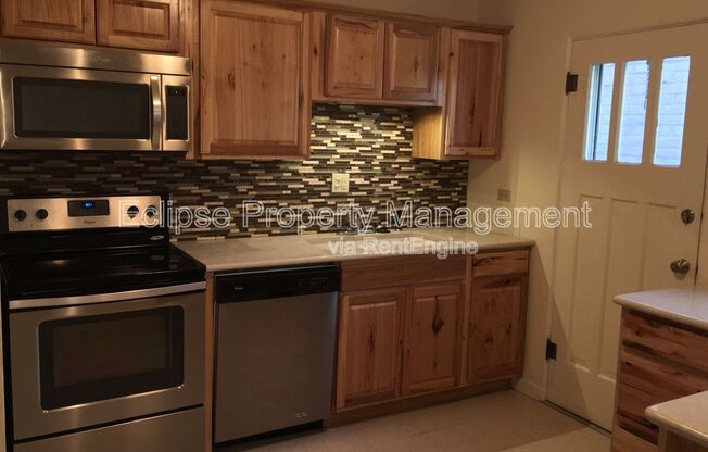 2 beds, 1.5 baths, 1,260 sqft, $1,300