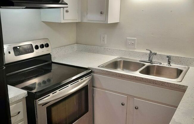 1 bed, 1 bath, $649, Unit A