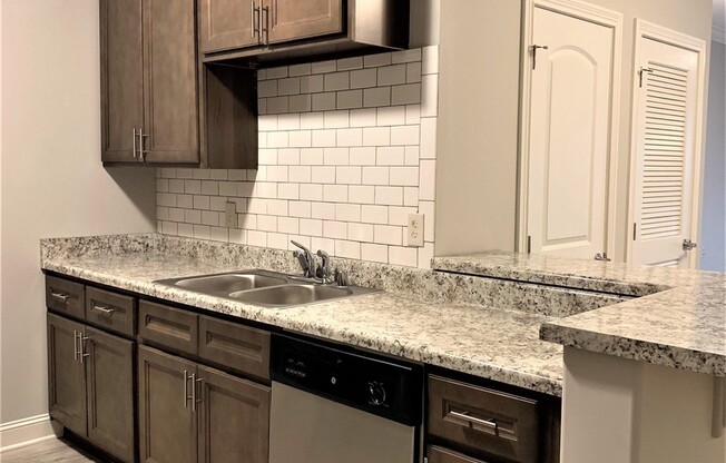 1 bed, 1 bath, 848 sqft, $775, Unit 27