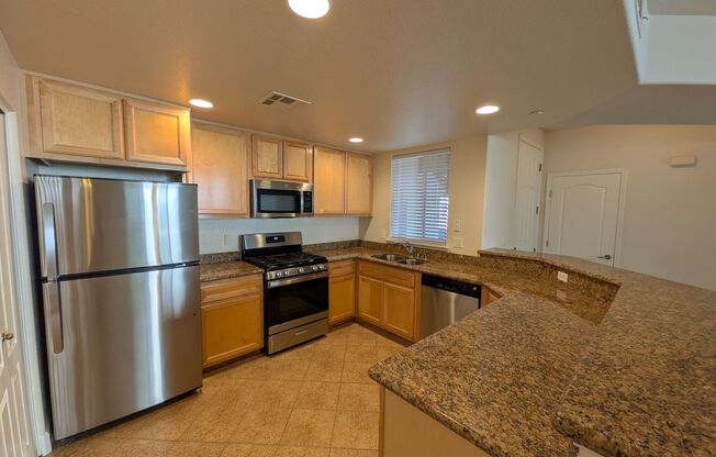 3 beds, 2 baths, 1,333 sqft, $2,550