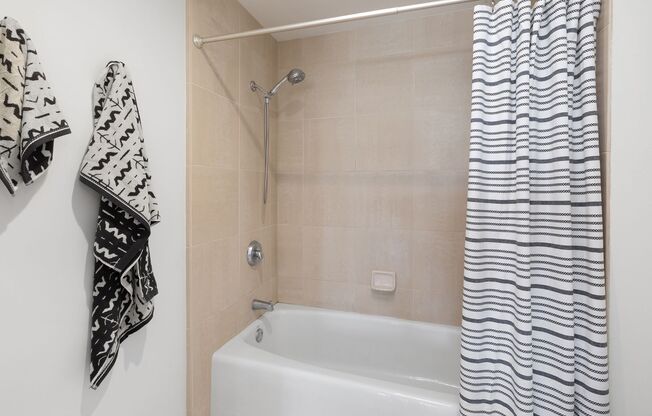 2 beds, 2 baths, $2,995, Unit #513