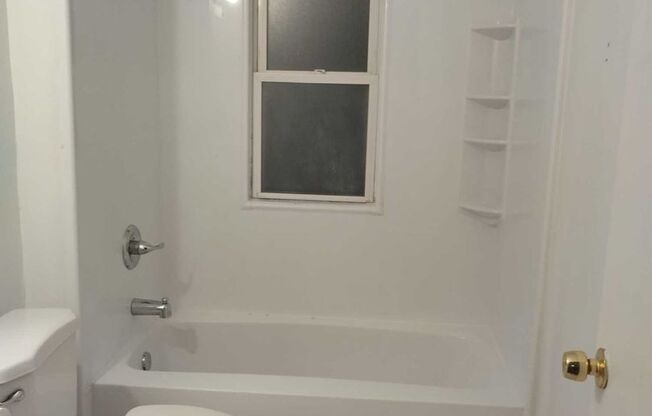 2 beds, 1 bath, $775