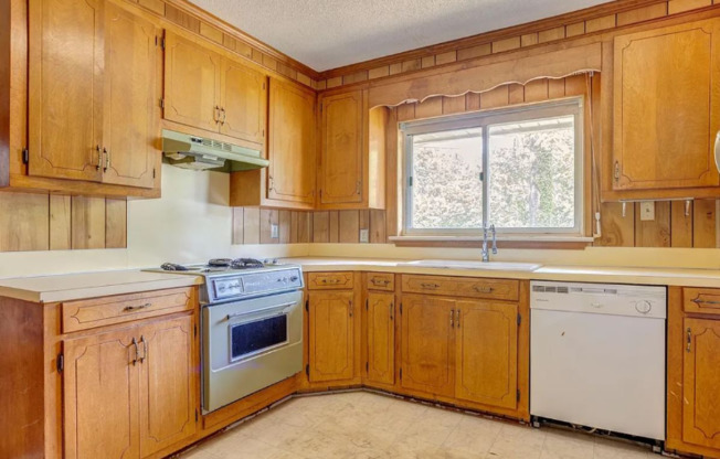 191 SCENIC DR NE