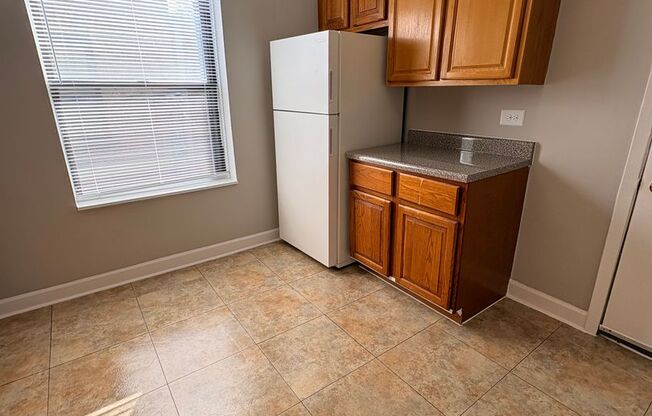 2 beds, 1 bath, 930 sqft, $1,250, Unit WL 302