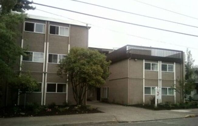 hang05 1893 Garden Ave