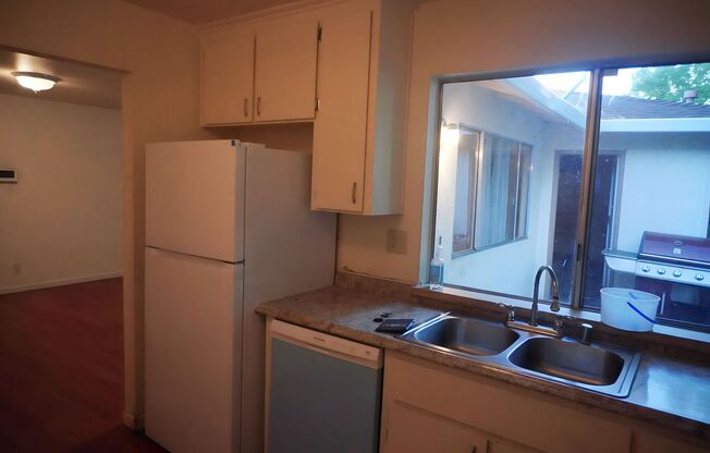 3 beds, 1 bath, $2,650