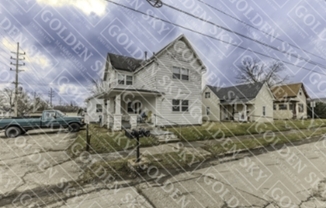 1705 W 9 ST