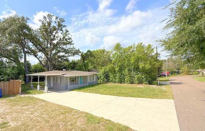 1318 DIVOT LN