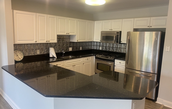 2 beds, 2 baths, 1,093 sqft, $2,600, Unit 1409