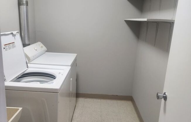 2 beds, 1 bath, 1,047 sqft, $1,425, Unit WG1-4