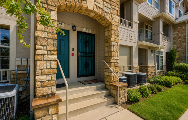 Charming 2 Bedroom 3 Bath in Denver!