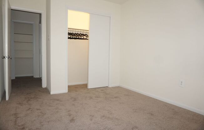 2 beds, 1 bath, 925 sqft, $1,389, Unit 1B