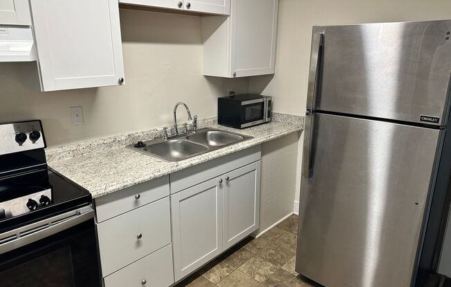 Lovely Two Bedroom Condo in Cotswold!