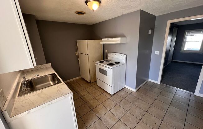 3 beds, 1 bath, $1,400, Unit 3