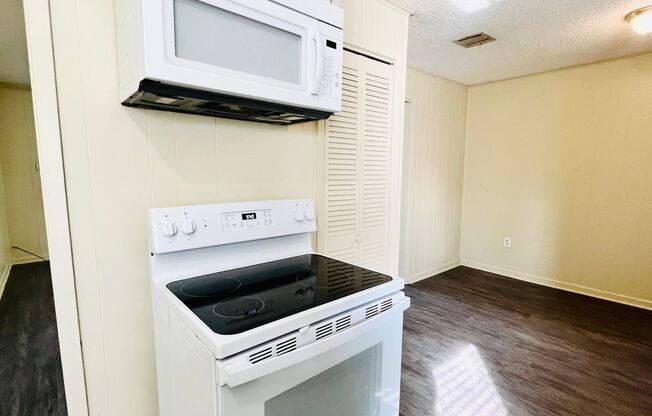 3 beds, 1 bath, $975