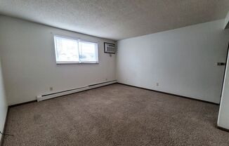 2 beds, 1 bath, $725, Unit 01