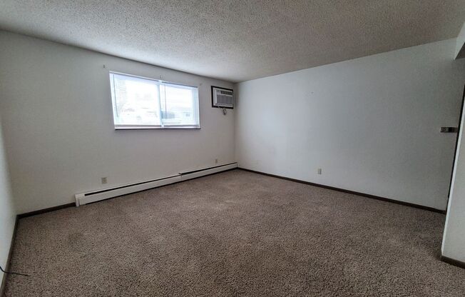 2 beds, 1 bath, $725, Unit 01