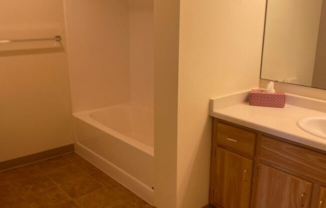 2 beds, 1 bath, 1,000 sqft, $1,149.99, Unit 515-11