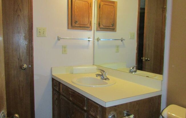 2 beds, 1.5 baths, $825