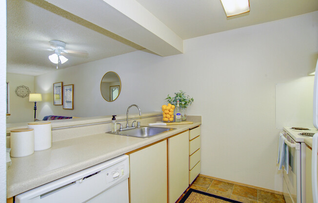 1 bed, 1 bath, 730 sqft, $1,550, Unit C-074