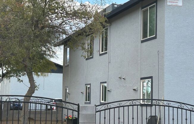 Charming 2BR Duplex in Surprise