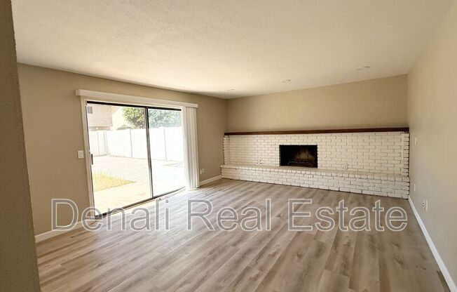 1529 E EDGEWATER DR