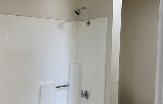 2 beds, 1 bath, 876 sqft, $2,595, Unit C210