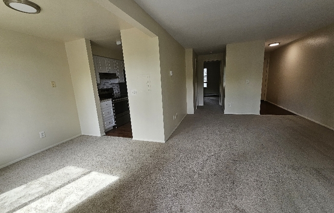 13716 15 AVE NE