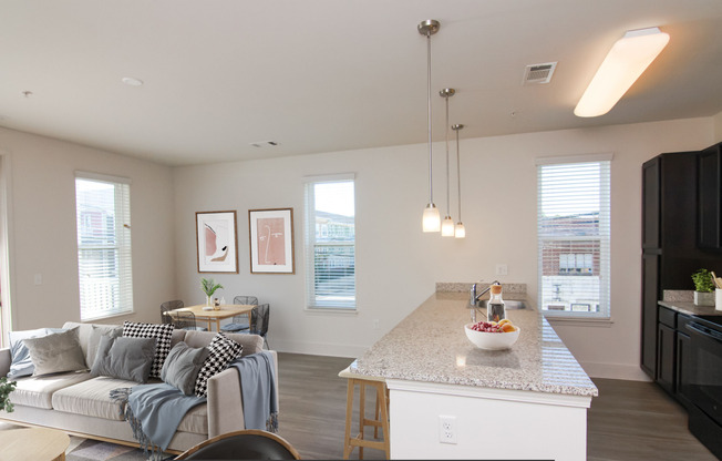 1 bed, 1 bath, 867 sqft, $1,410