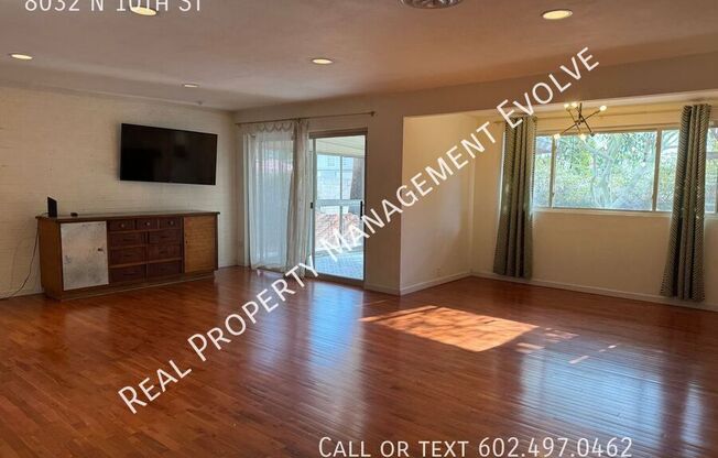 8032 N 10 ST