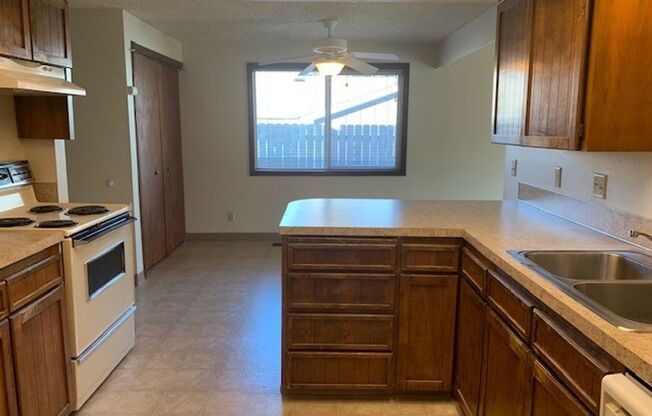 3Bd/2Ba Single Story Home - Available to View!