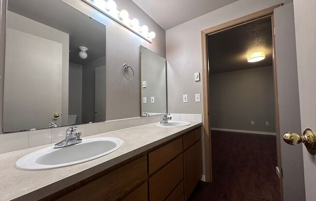 2 beds, 1.5 baths, $1,550, Unit 1562