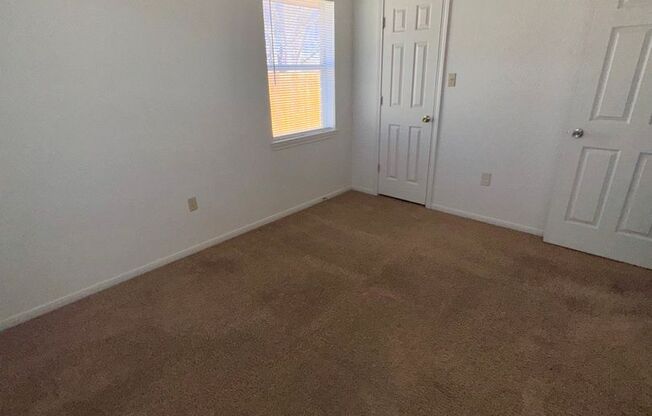 2 beds, 1 bath, 795 sqft, $715, Unit B