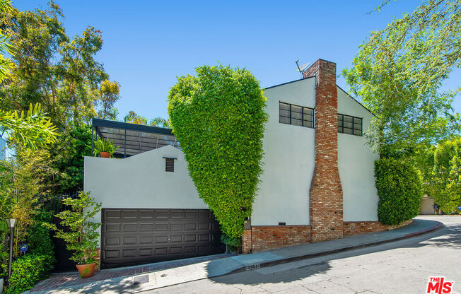 1151 SUNSET VALE AVE