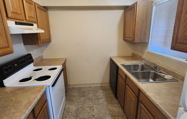 2 beds, 1 bath, $1,650, Unit # #A 205