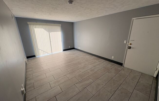 2 beds, 1 bath, 1,080 sqft, $820, Unit #17