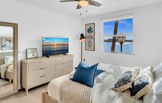 2 beds, 2 baths, 1,116 sqft, $4,000, Unit 17150 N Bay Rd # 2205
