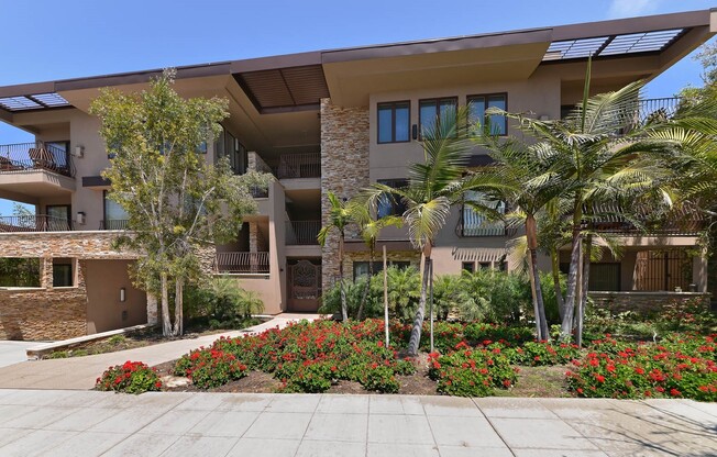 Location and Beauty! Gorgeous, Spacious La Jolla Village - Windansea 3/3.5 Condo!