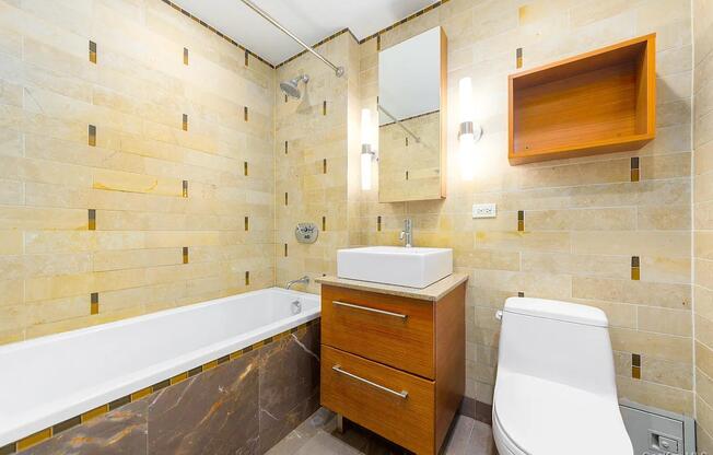 1 bed, 1 bath, 556 sqft, $2,700