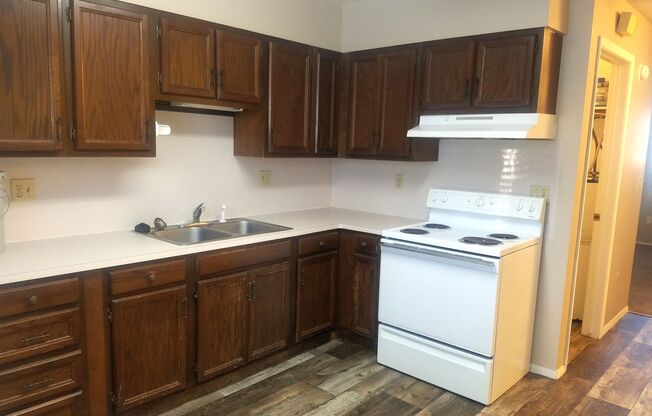 2 beds, 1 bath, $895, Unit #8