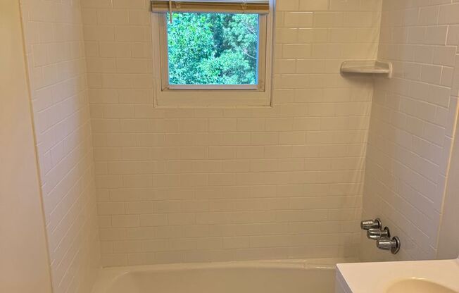 2 beds, 2 baths, 1,080 sqft, $2,325, Unit 5U