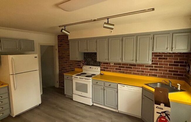 906 FAIRMOUNT AVE