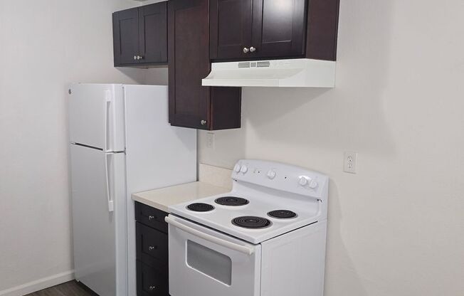 2 beds, 1 bath, 725 sqft, $2,195, Unit 55-66
